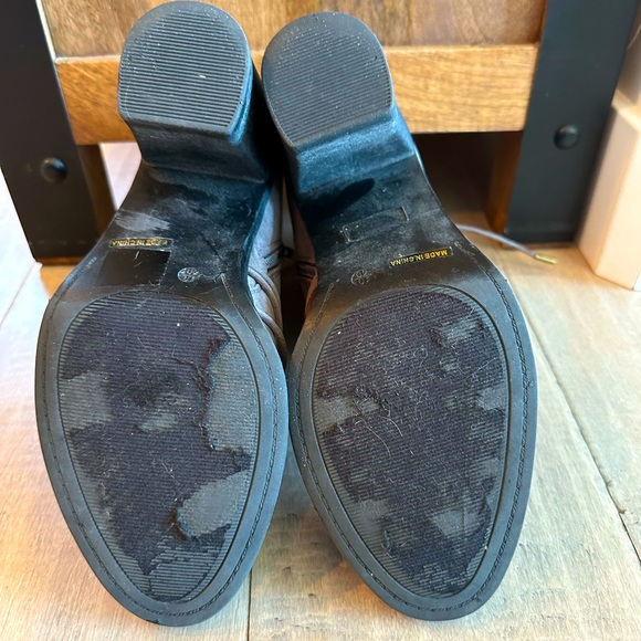 Adorable suede ankle boot with strappy detailing size 10 EUC - Picture 7 of 7